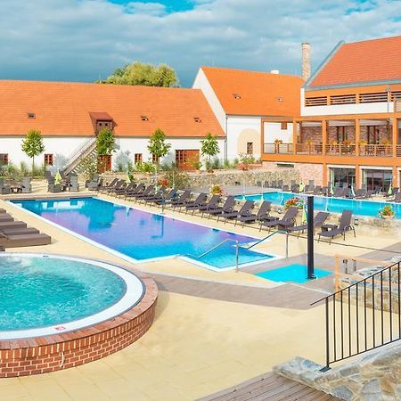 Hotel Zamek Valec Vladislav Exterior photo