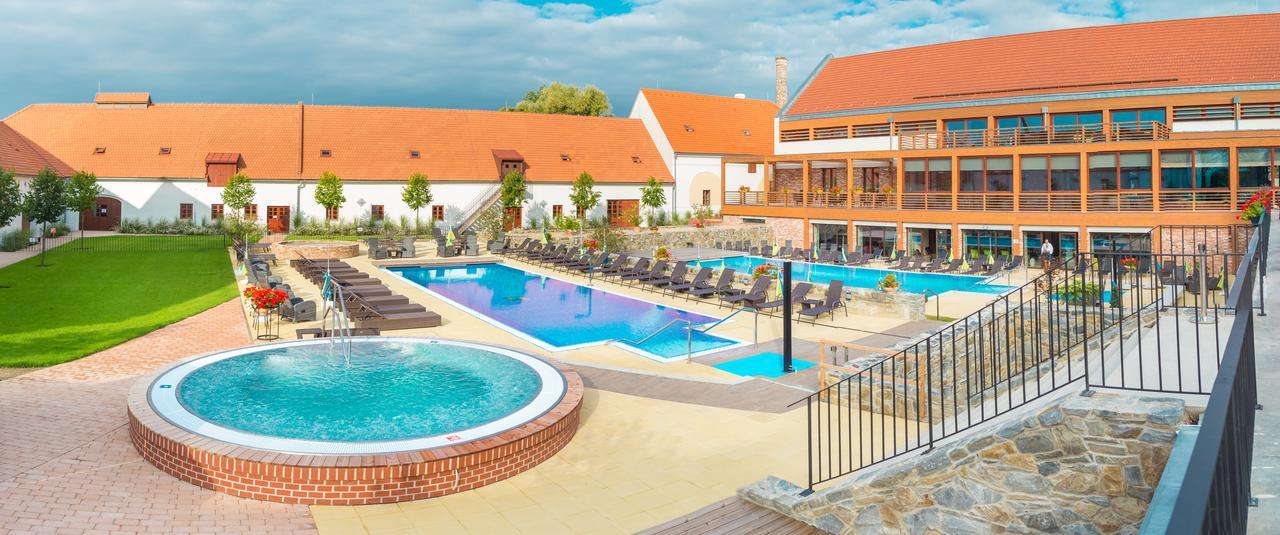 Hotel Zamek Valec Vladislav Exterior photo