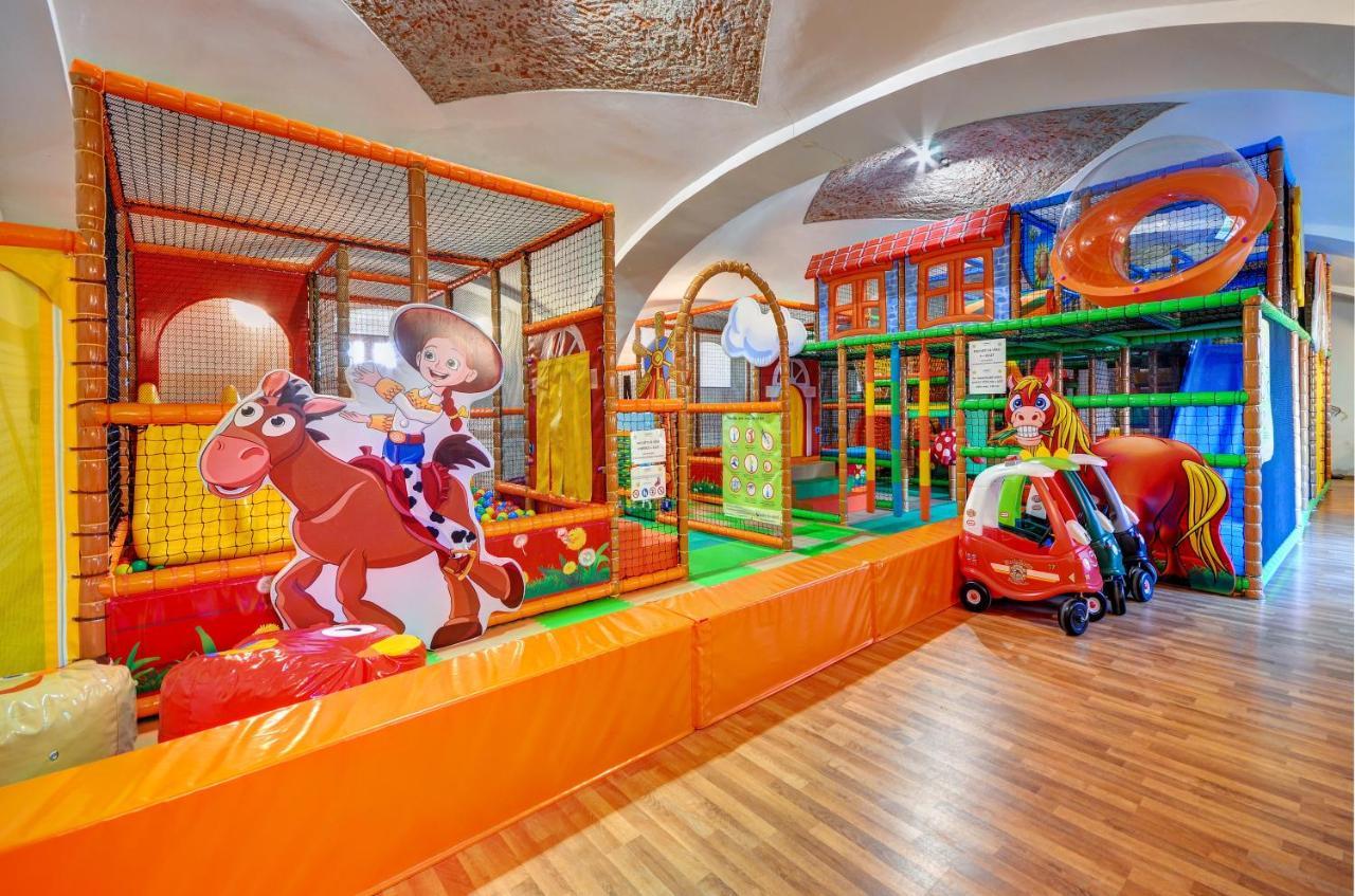 Hotel Zamek Valec Vladislav Exterior photo