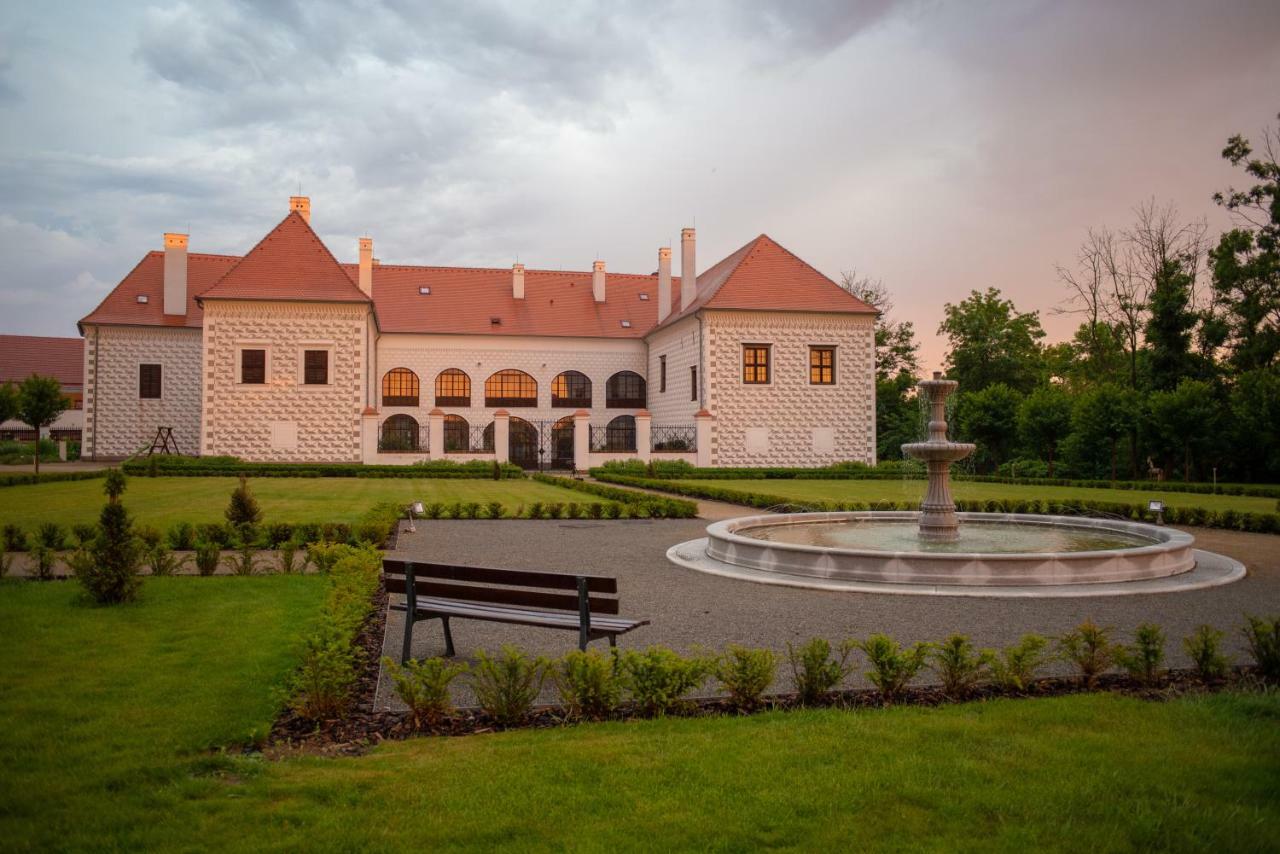 Hotel Zamek Valec Vladislav Exterior photo